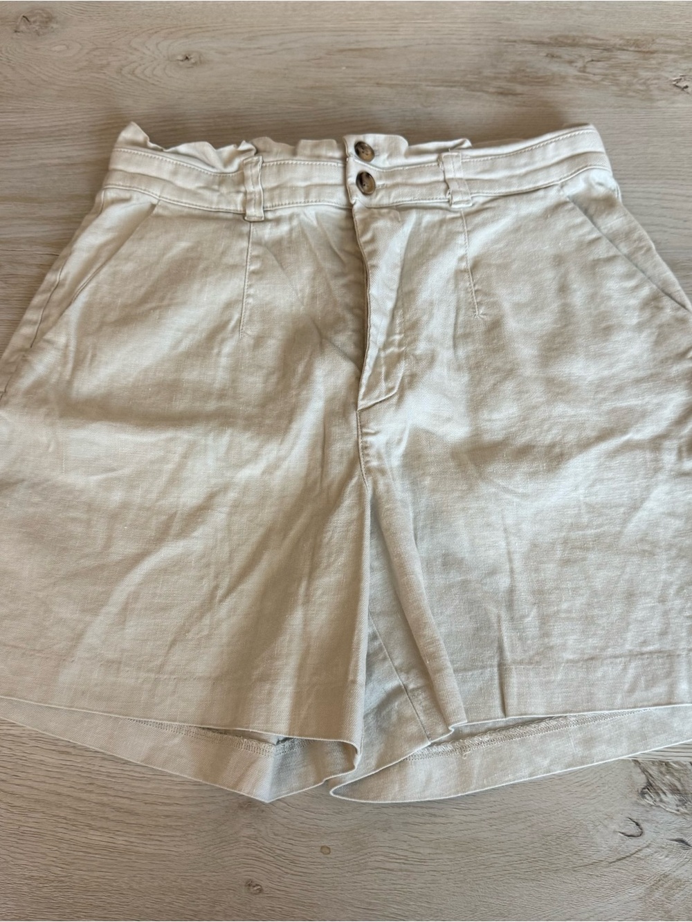 Evereve High Waist Linen-Blend Shorts in Cream